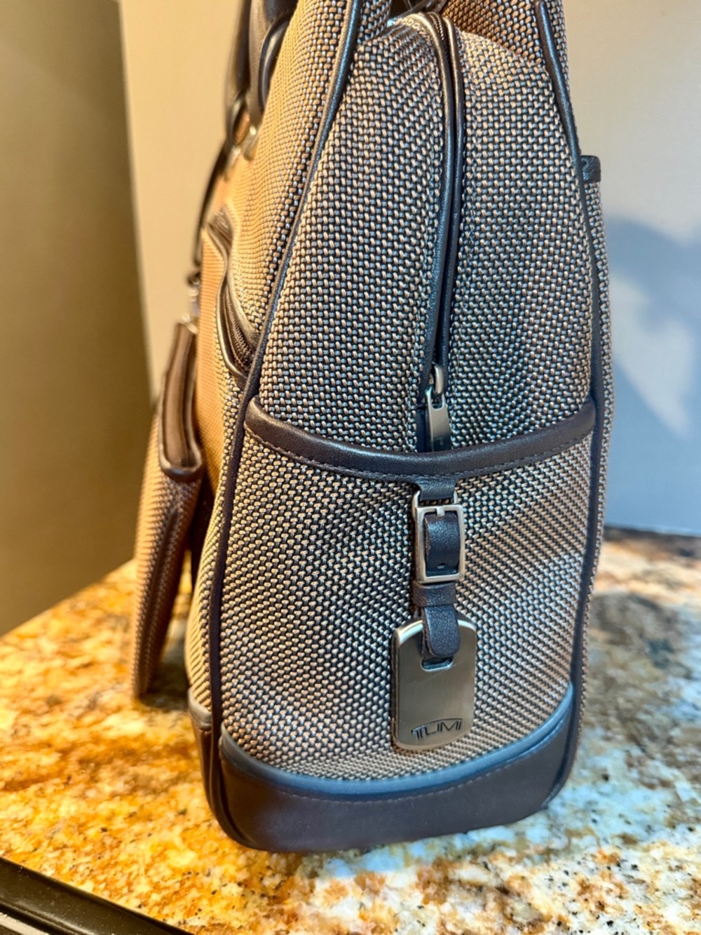 TUMI Executive Travel Commuter Bag w/original removable TUMI accessory pouch - Picture 5 of 16